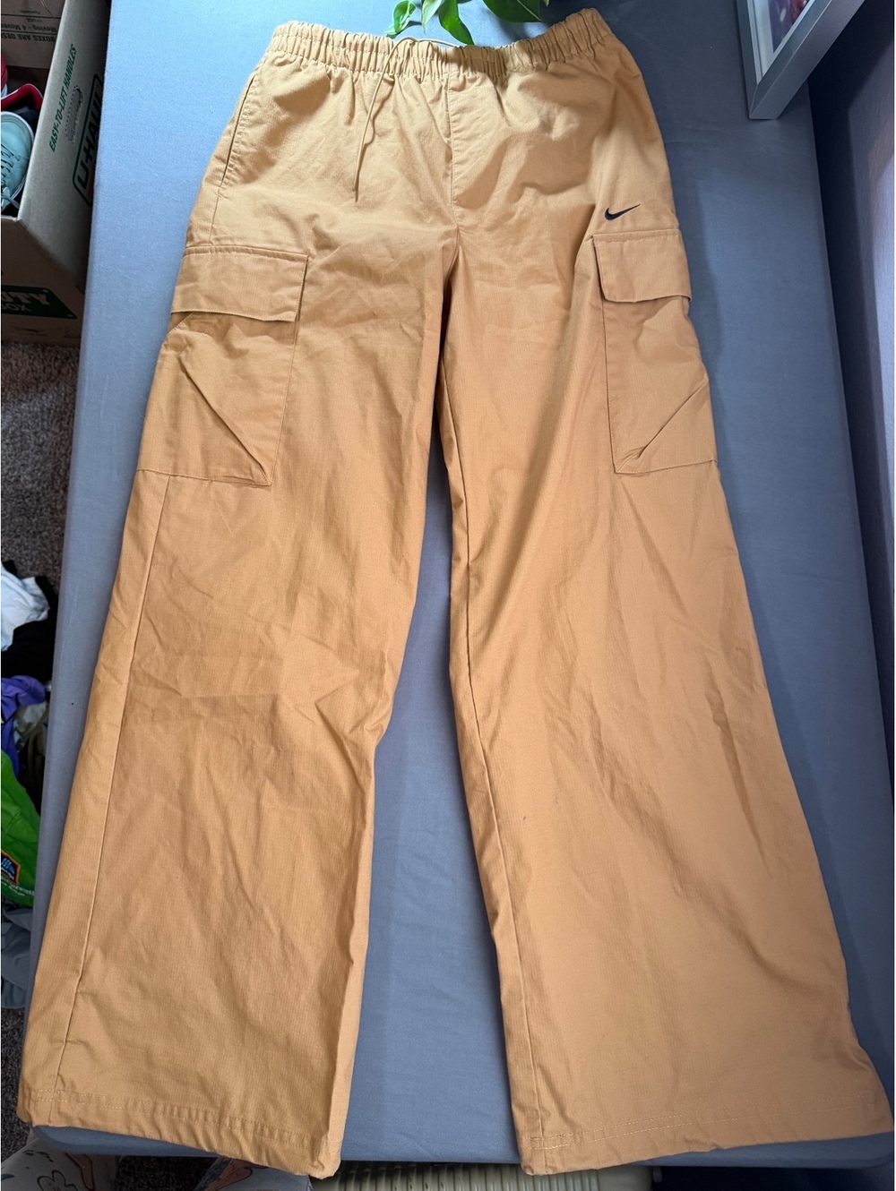 Nike Cargo Pants in Tan with Elastic Waistband - Size Small